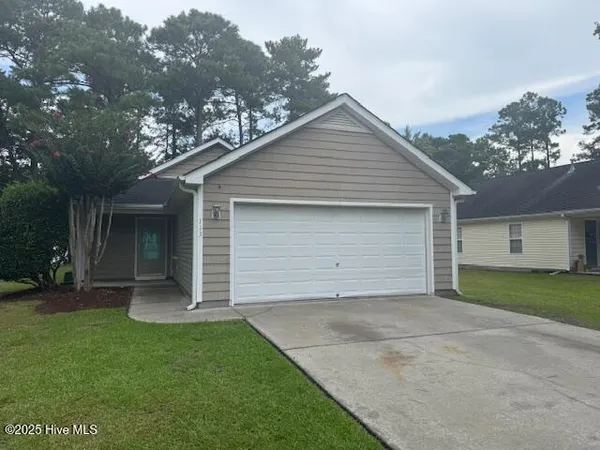 $1,800 | 113 Red Bird Lane, Hampstead, NC 28443