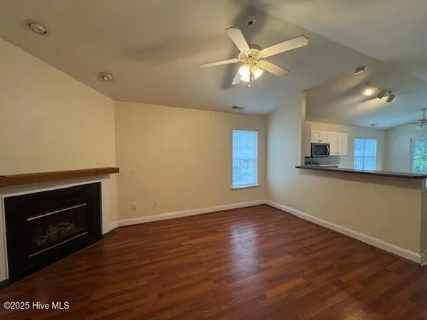 $1,800 | 113 Red Bird Lane, Hampstead, NC 28443