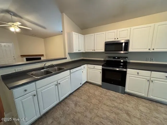 $1,900 | 113 Red Bird Lane, Hampstead, NC 28443