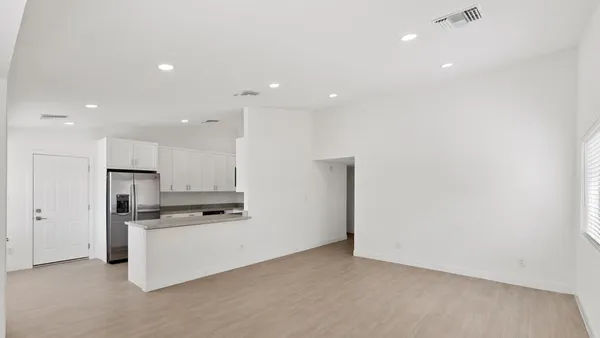 $1,950 | 6825 North 81st Lane, Glendale, AZ 85303