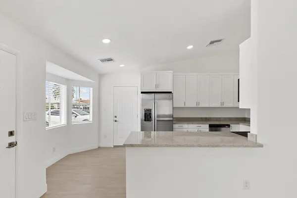 $1,950 | 6825 North 81st Lane, Glendale, AZ 85303