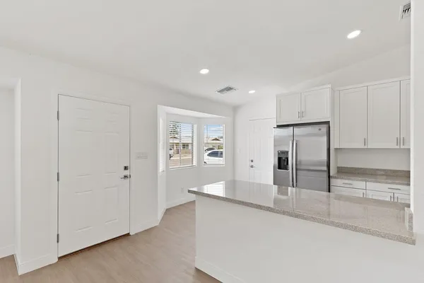 $1,950 | 6825 North 81st Lane, Glendale, AZ 85303