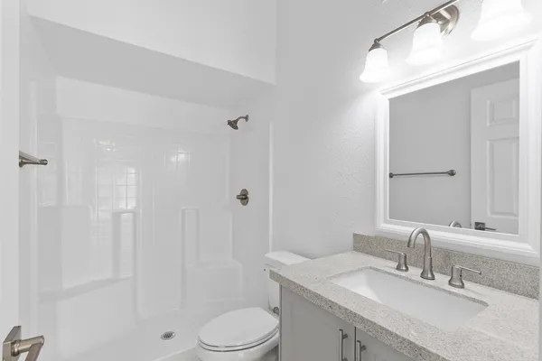 $1,950 | 6825 North 81st Lane, Glendale, AZ 85303
