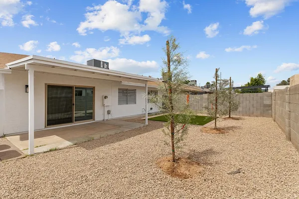 $1,950 | 6825 North 81st Lane, Glendale, AZ 85303