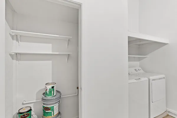 $1,950 | 6825 North 81st Lane, Glendale, AZ 85303