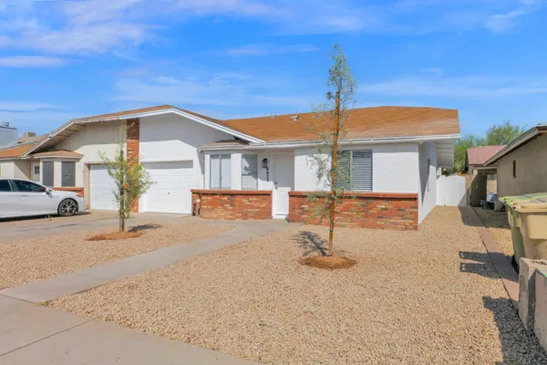 $1,950 | 6825 North 81st Lane, Glendale, AZ 85303