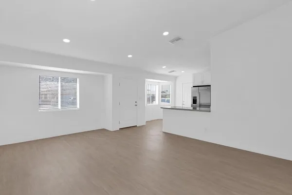 $1,950 | 6825 North 81st Lane, Glendale, AZ 85303