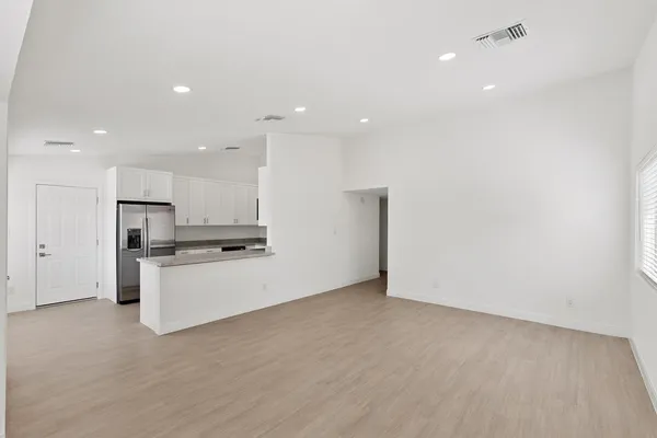 $1,950 | 6825 North 81st Lane, Glendale, AZ 85303