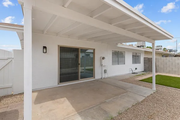 $1,950 | 6825 North 81st Lane, Glendale, AZ 85303