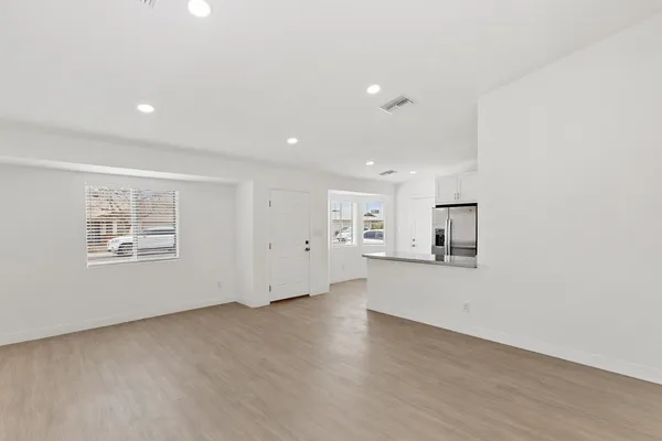$1,950 | 6825 North 81st Lane, Glendale, AZ 85303