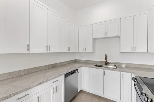 $1,950 | 6825 North 81st Lane, Glendale, AZ 85303