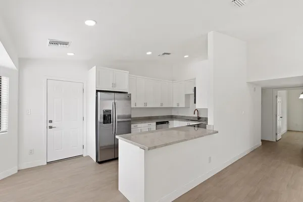 $1,950 | 6825 North 81st Lane, Glendale, AZ 85303