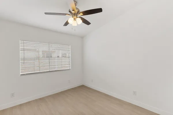 $1,950 | 6825 North 81st Lane, Glendale, AZ 85303