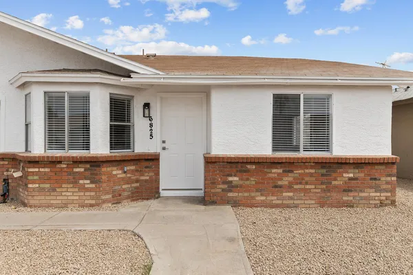 $1,950 | 6825 North 81st Lane, Glendale, AZ 85303