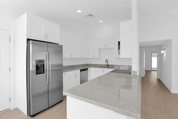 $1,950 | 6825 North 81st Lane, Glendale, AZ 85303