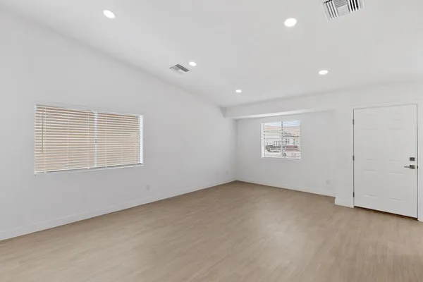 $1,950 | 6825 North 81st Lane, Glendale, AZ 85303