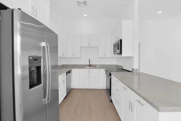 $1,950 | 6825 North 81st Lane, Glendale, AZ 85303