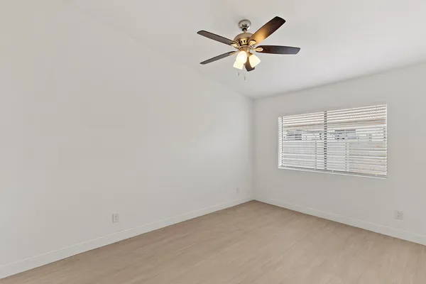$1,950 | 6825 North 81st Lane, Glendale, AZ 85303