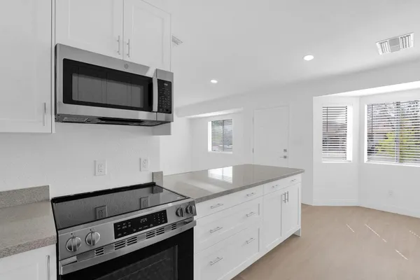 $1,950 | 6825 North 81st Lane, Glendale, AZ 85303