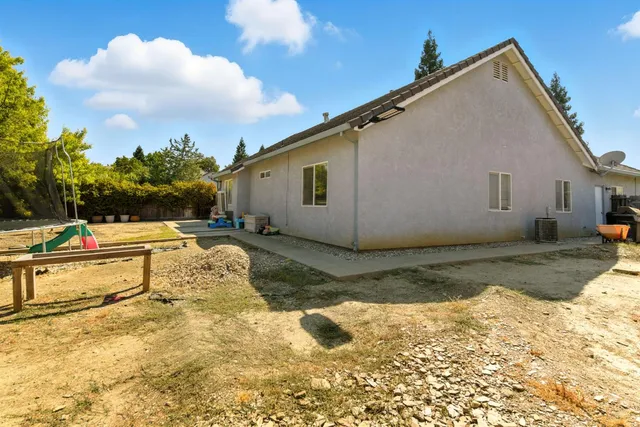 a view of house with backyard and garden