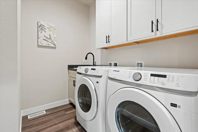 $529,900 | 7049 Stonewood Lane, Lannon, WI 53046