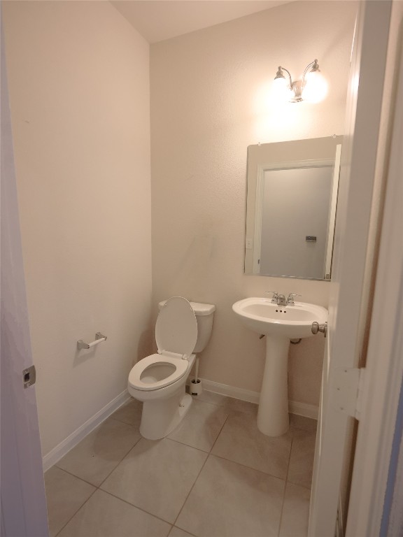 14008 Madrigal Lane Austin, TX 78660 - Photo 6 of 18 a bathroom with a toilet sink and mirror