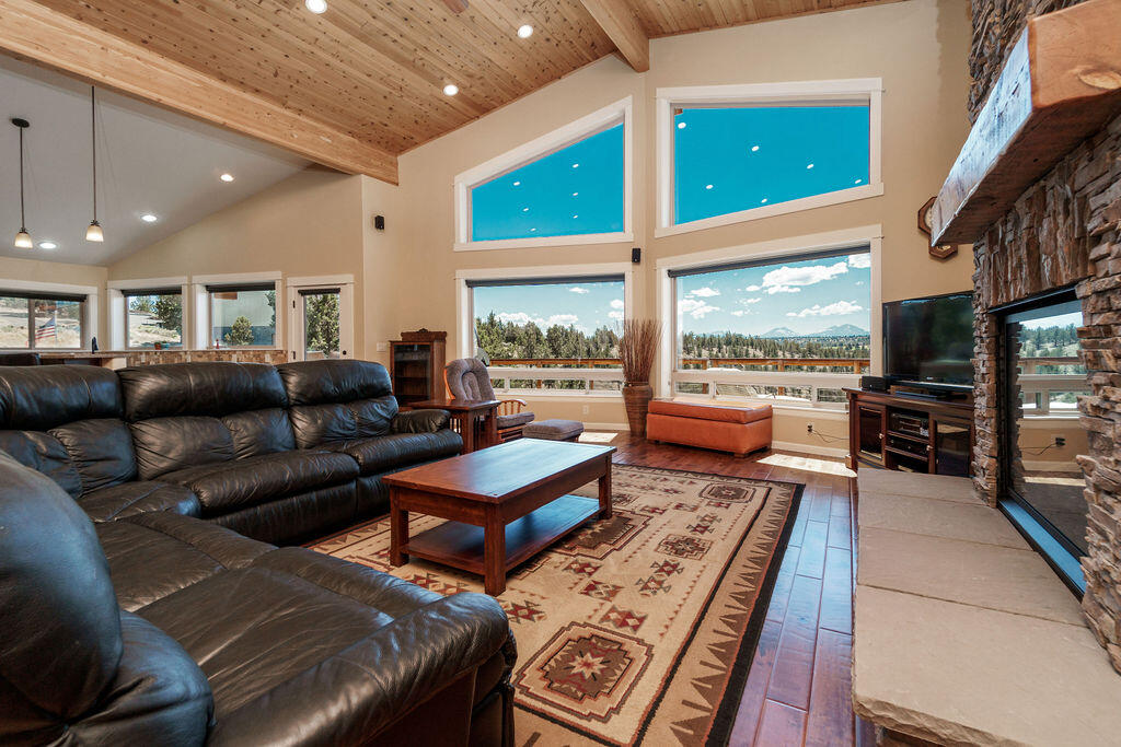 9367 Southwest Shad Road Terrebonne, OR 97760 - Photo 7 of 38 RileyVisuals-33
