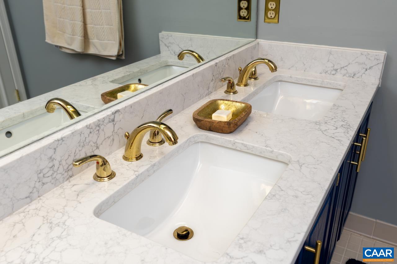 1707 High Ridge Wintergreen, VA 22967 - Photo 27 of 50 a bathroom with a tub sink and mirror