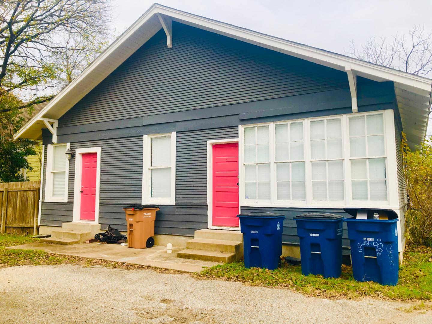 207 West 39th Street, Unit MAIN Austin, TX 78751 - Photo 7 of 7 Distinctive dark siding and bright entryways define this charming exterior, featuring classic white trim.
