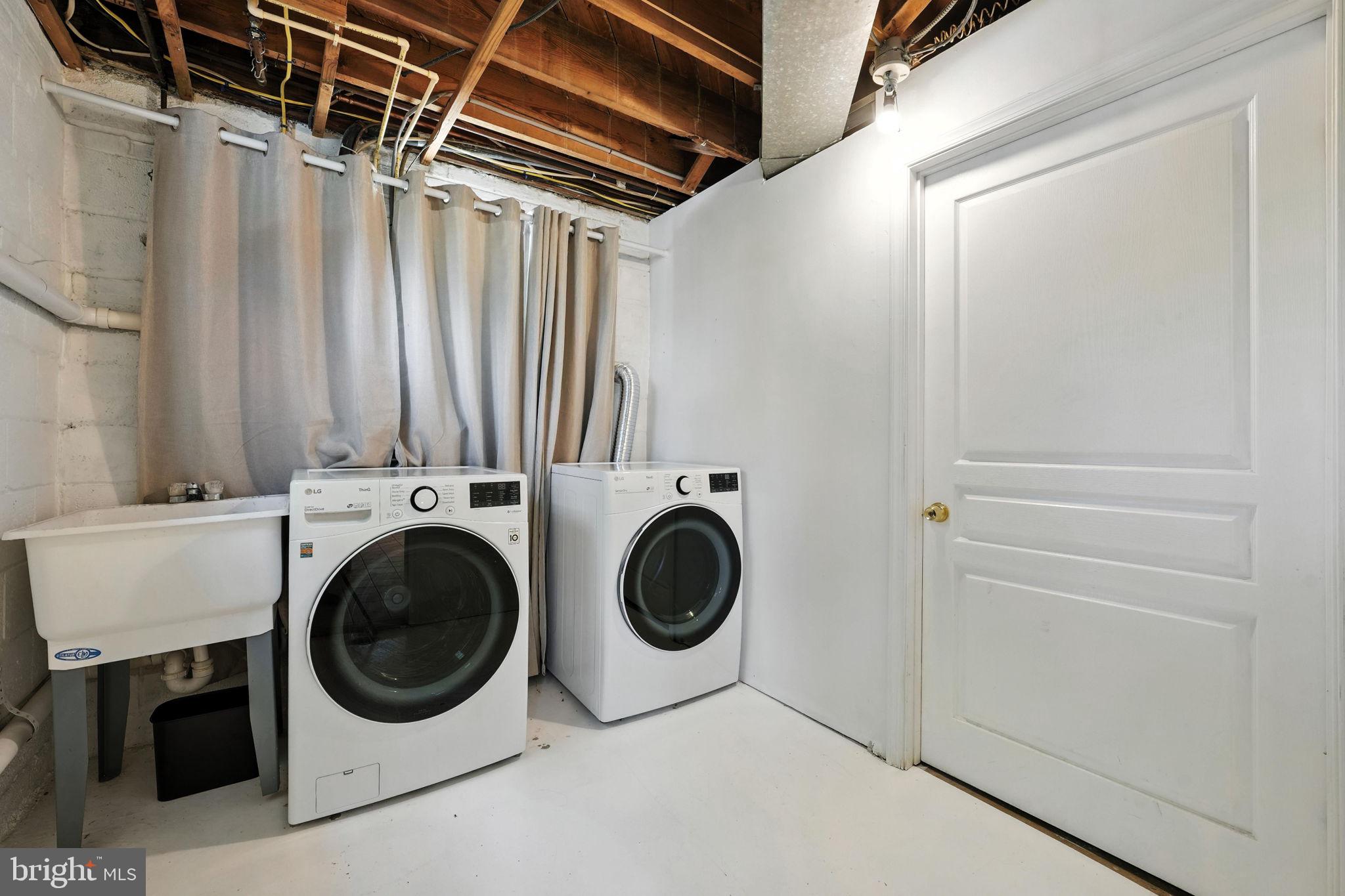 10002 Portland Place Silver Spring, MD 20901 - Photo 27 of 31 a utility room with dryer and washer