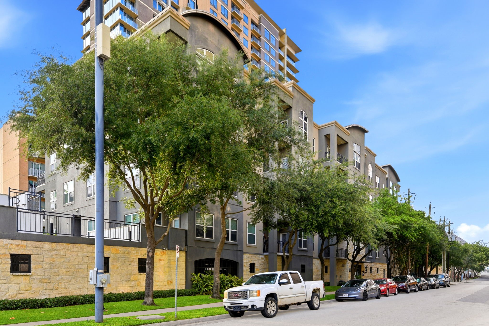 1010 Rosine Street, Unit 43 Houston, TX 77019 - Photo 45 of 48 a building view
