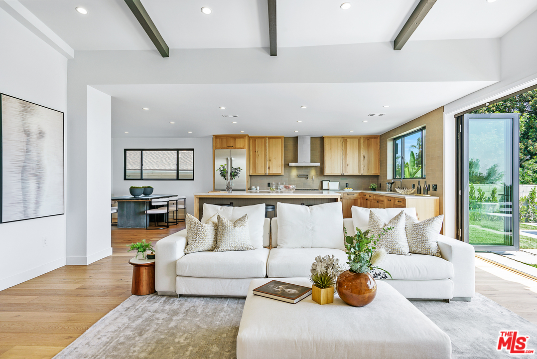 4132 Punta Alta Drive Los Angeles, CA 90008 - Photo 14 of 43 a living room with furniture and a large window