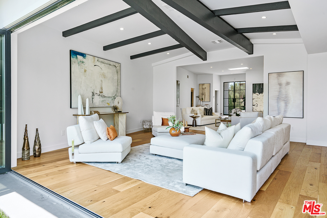 4132 Punta Alta Drive Los Angeles, CA 90008 - Photo 16 of 43 a living room with furniture