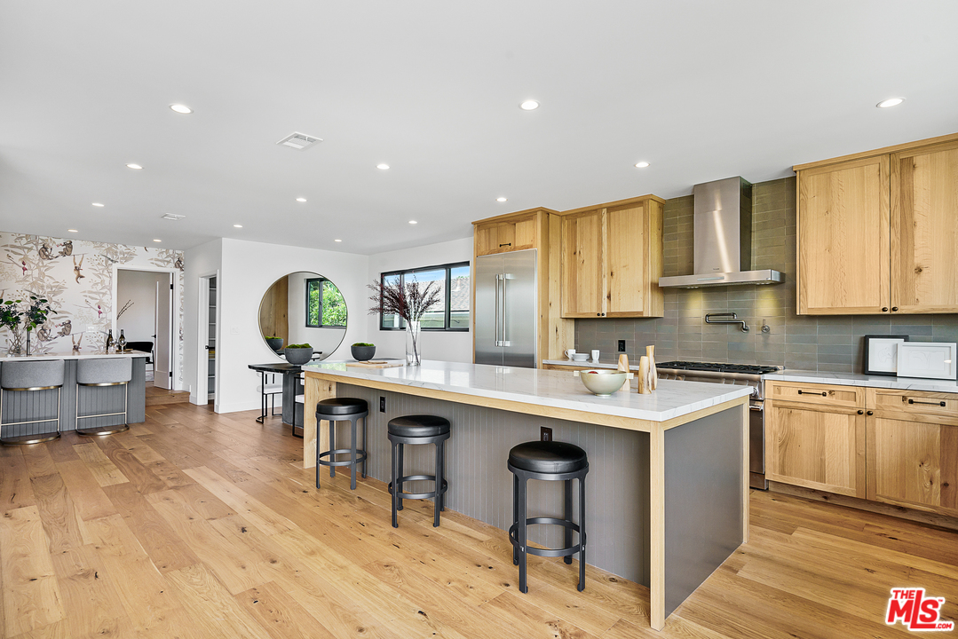 4132 Punta Alta Drive Los Angeles, CA 90008 - Photo 20 of 43 a kitchen with lots of counter top space and painting on the wall