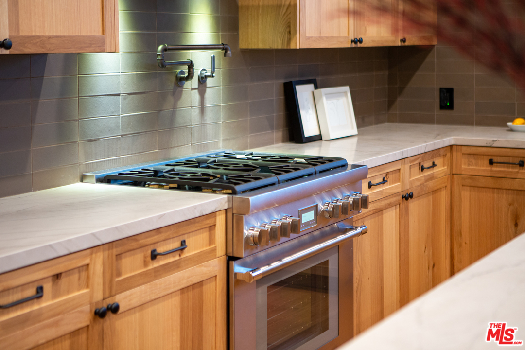 4132 Punta Alta Drive Los Angeles, CA 90008 - Photo 39 of 43 a stove top oven sitting inside of a kitchen