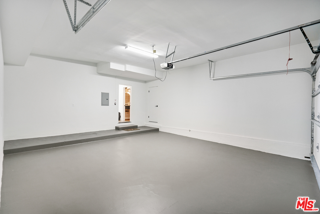 4132 Punta Alta Drive Los Angeles, CA 90008 - Photo 43 of 43 an empty room with a ceiling fan and window