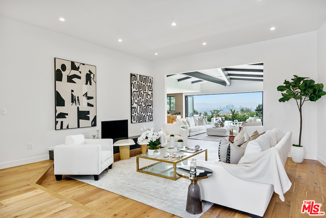 4132 Punta Alta Drive Los Angeles, CA 90008 - Photo 9 of 43 a living room with furniture and a flat screen tv