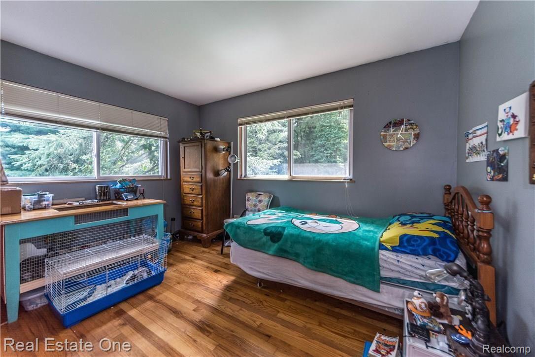 6555 Brighton Road Brighton, MI 48116 - Photo 9 of 21 Boy's Bedroom.jpg