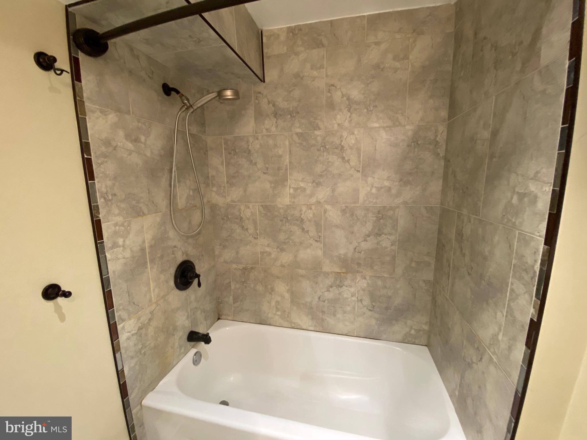 394 Croshaw Road, Unit B Wrightstown, NJ 08562 - Photo 8 of 16