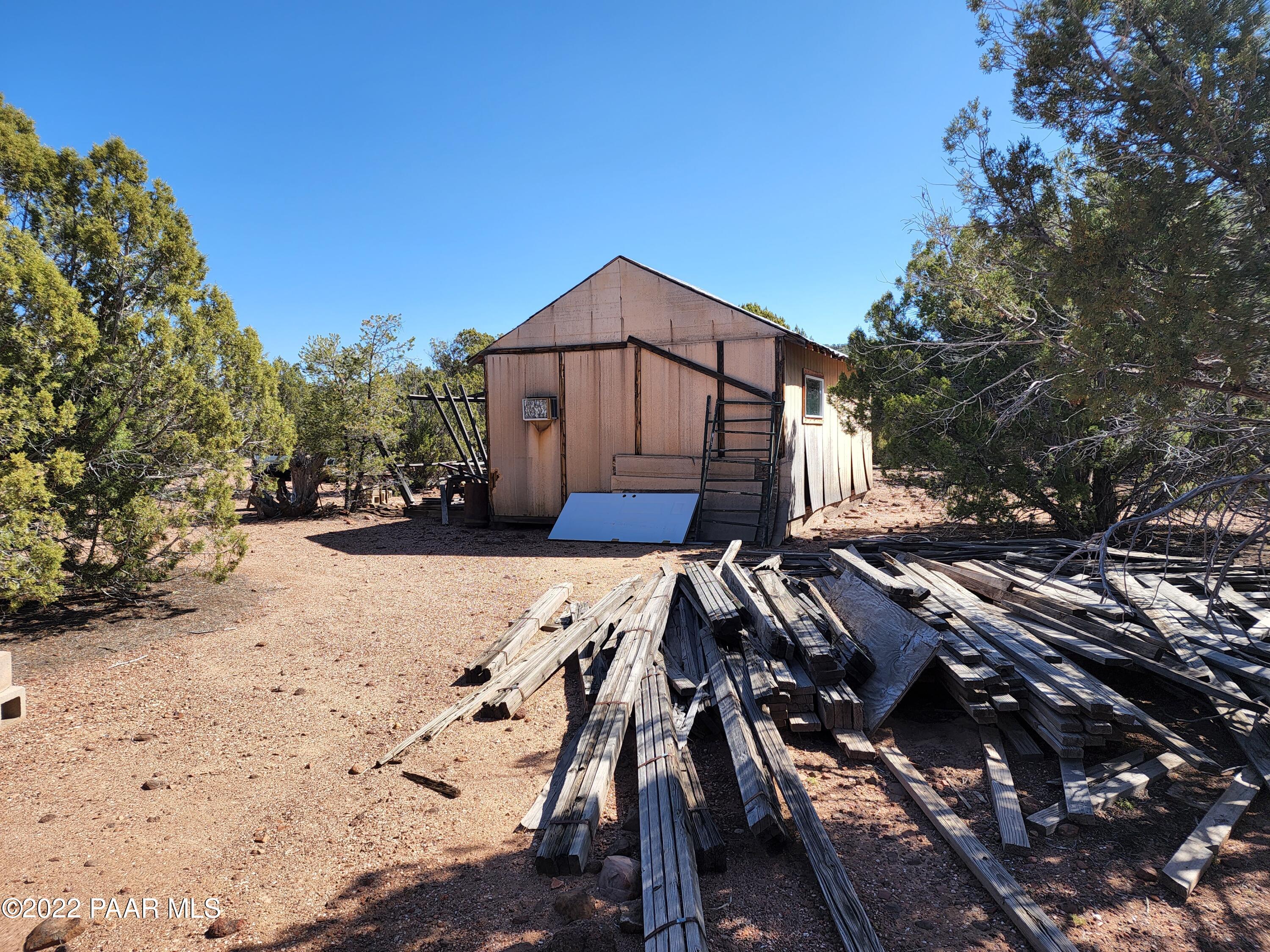 37306 West Howling Coyote Road Seligman, AZ 86337 - Photo 5 of 20 20220402_102040
