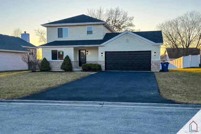 $374,900 | 864 Berkshire Place, Crete, IL 60417