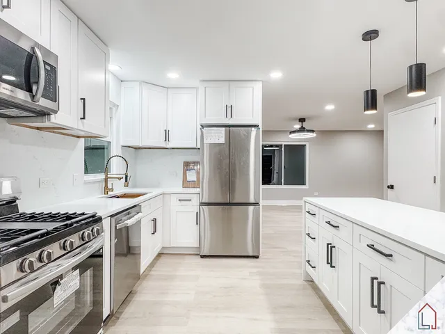 $374,900 | 864 Berkshire Place, Crete, IL 60417