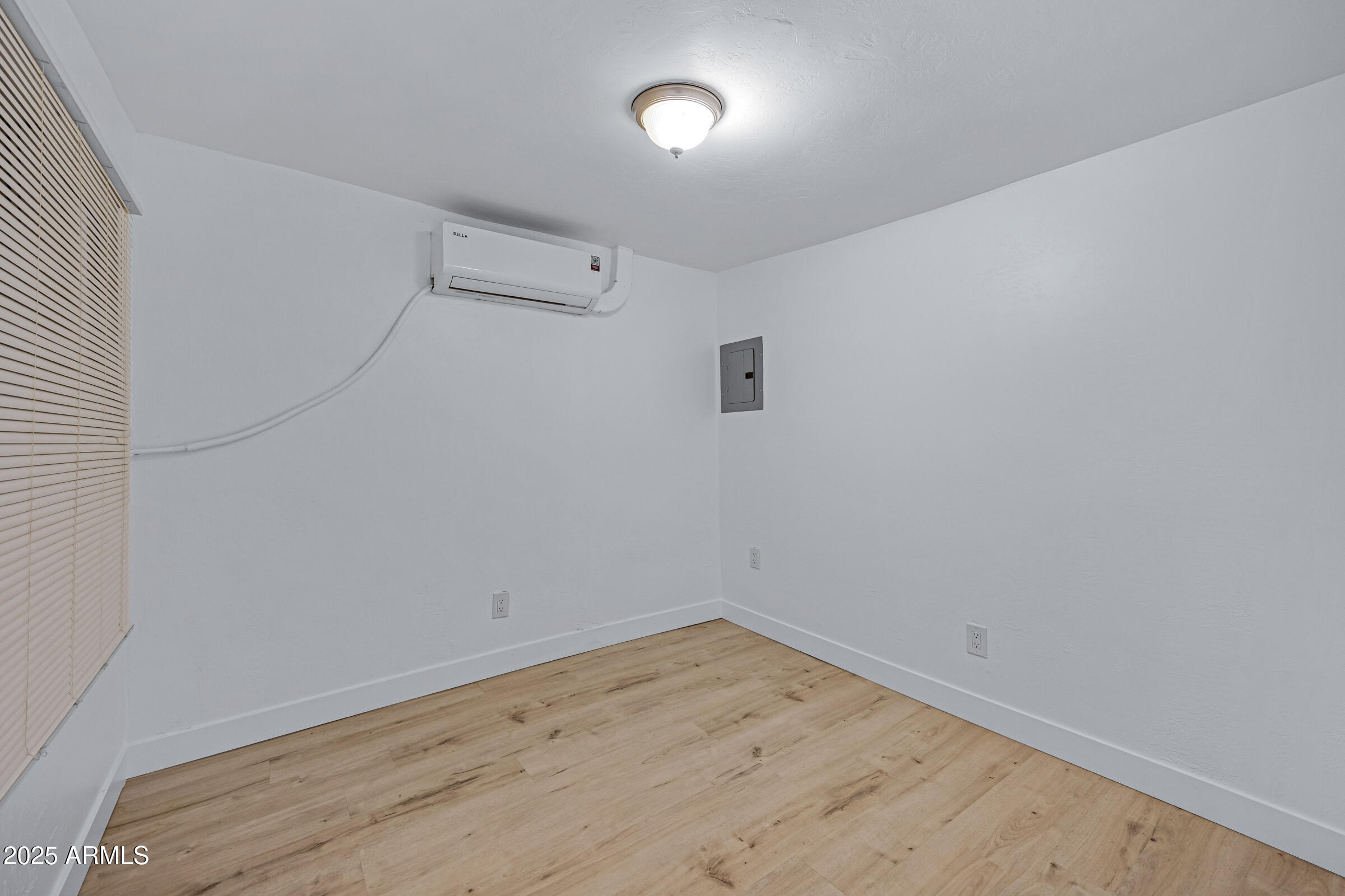 1802 West Vogel Avenue Phoenix, AZ 85021 - Photo 25 of 29 1802 W Vogel Ave-27