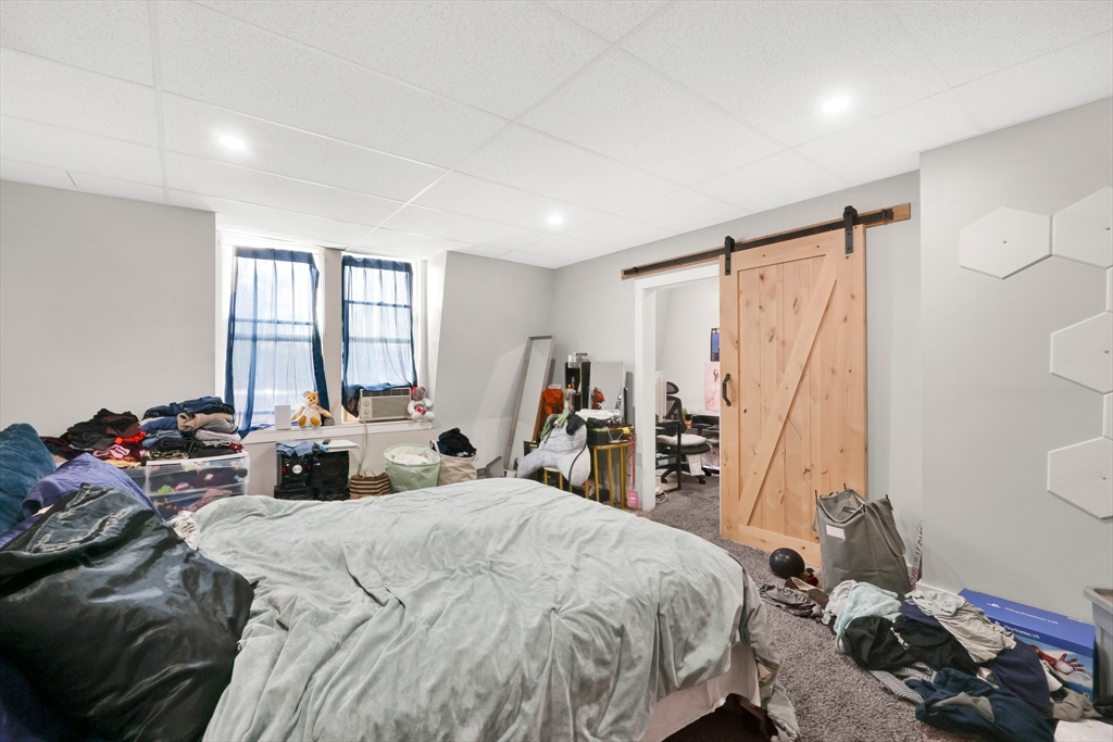 284 Maple Street Holyoke, MA 01040 - Photo 18 of 42