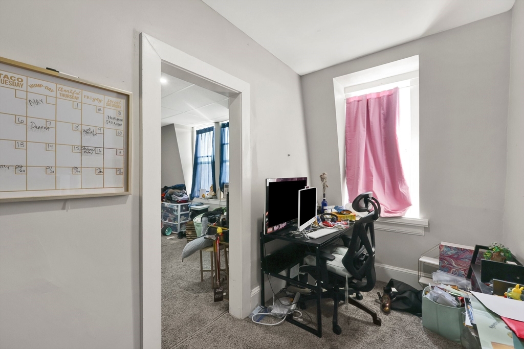 284 Maple Street Holyoke, MA 01040 - Photo 20 of 42