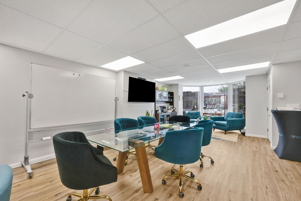 284 Maple Street Holyoke, MA 01040 - Photo 25 of 42