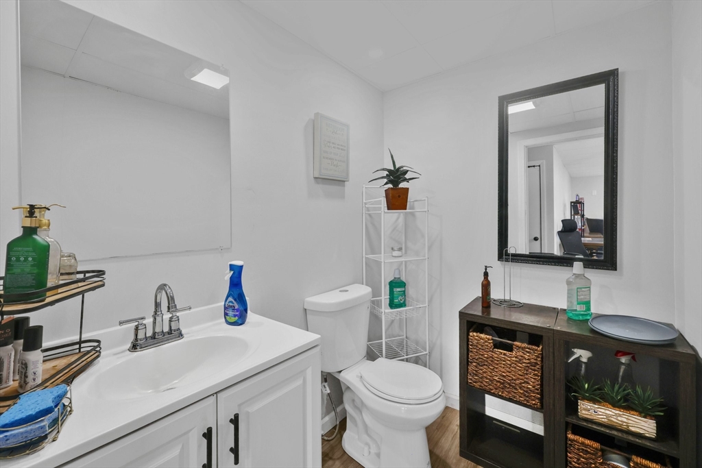 284 Maple Street Holyoke, MA 01040 - Photo 27 of 42