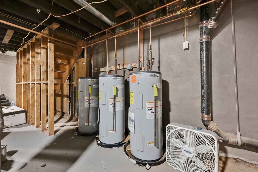 284 Maple Street Holyoke, MA 01040 - Photo 28 of 42