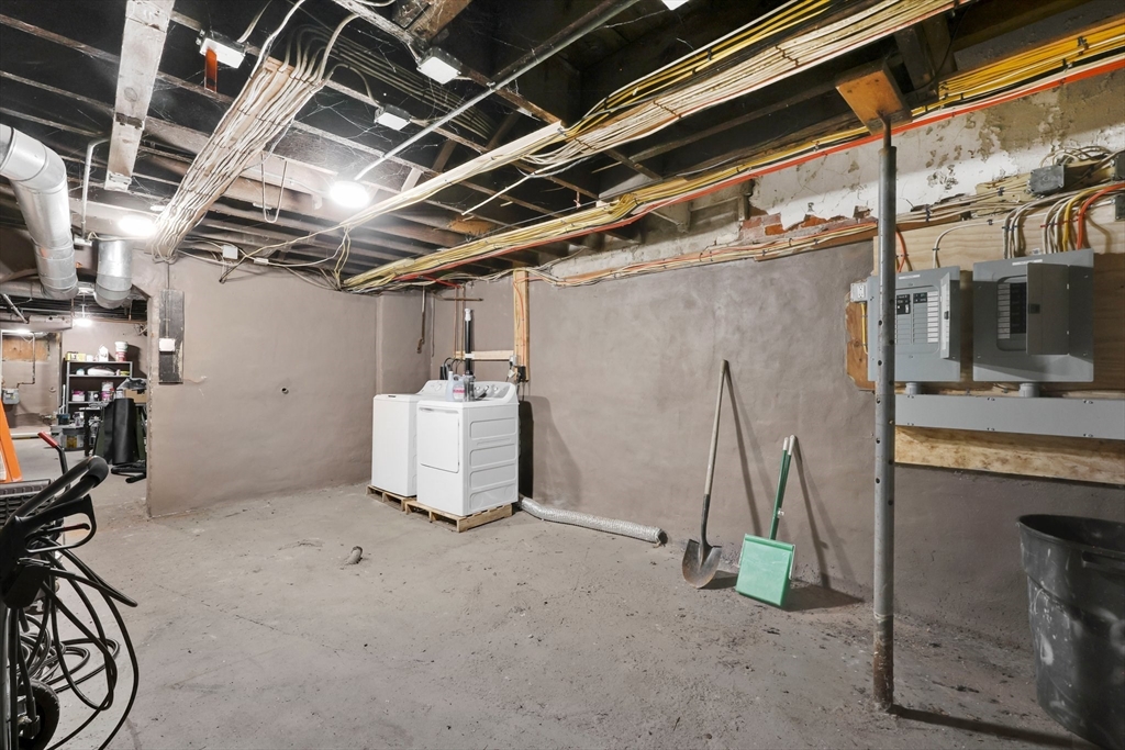 284 Maple Street Holyoke, MA 01040 - Photo 31 of 42