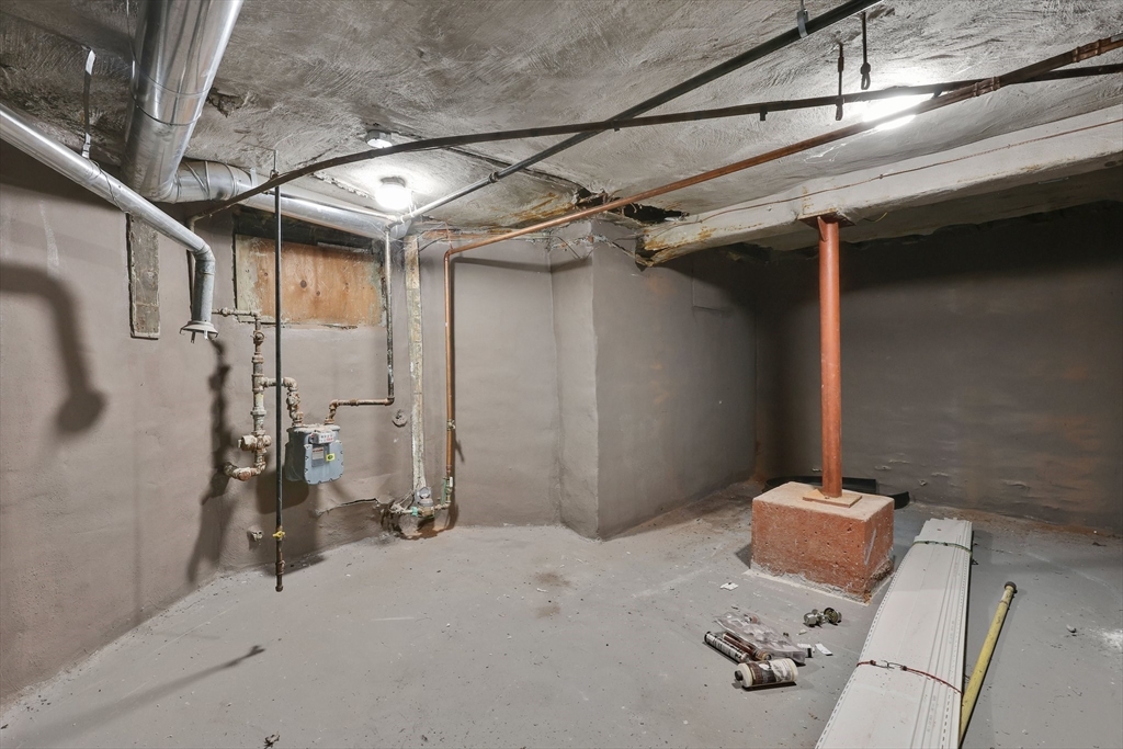 284 Maple Street Holyoke, MA 01040 - Photo 32 of 42